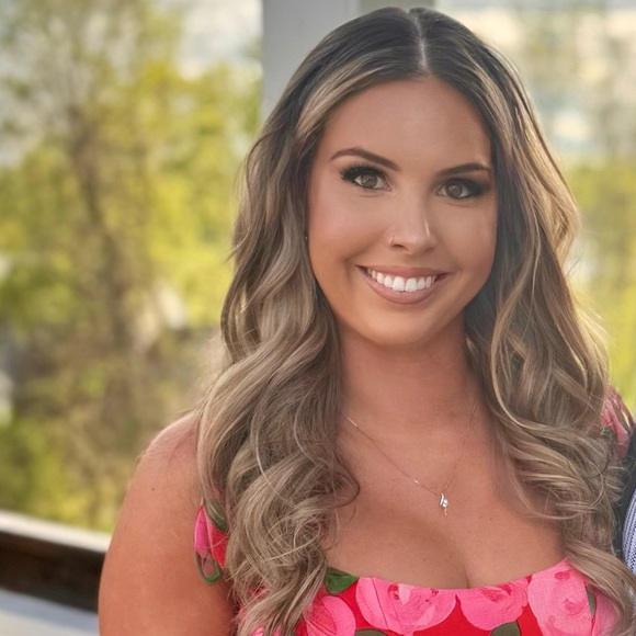 Meet your Posher, Colleen - Picture 1 of 1